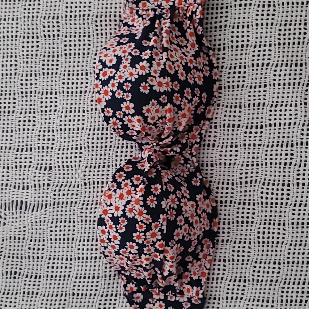 NWT Old Navy bathingsuit top MEDIUM